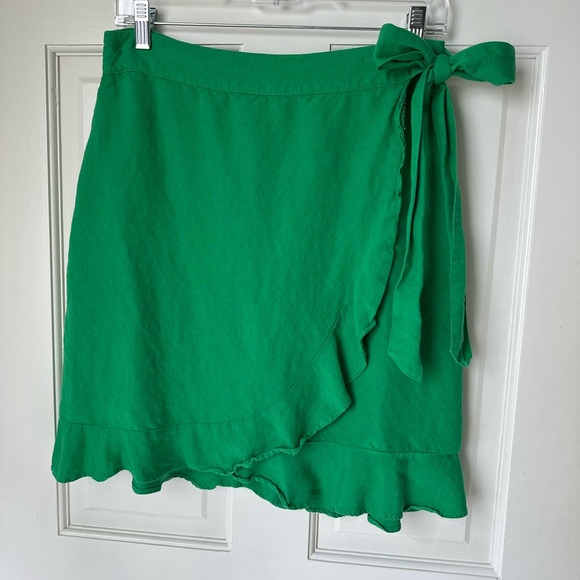 LOFT Wrap Skirt in Kelly Green size 6 - Picture 1 of 6